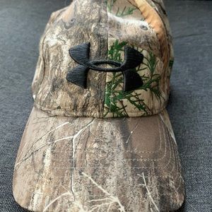 UA fitted hat. Sz L/XL